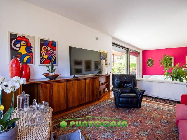Villa in vendita a Bisuschio VA