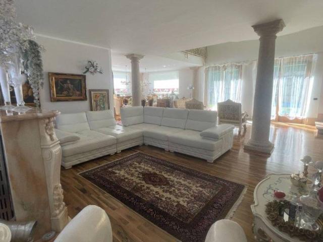 Villa in vendita a Bisuschio VA