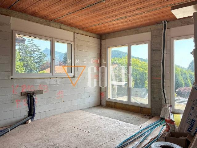 Villa in vendita a Bisuschio VA