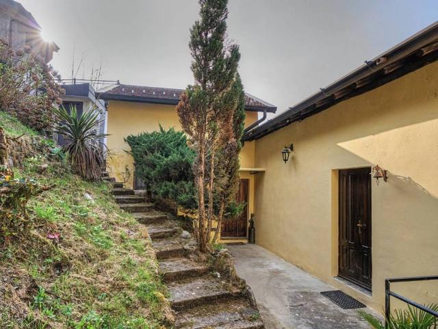Villa in vendita a Blevio CO