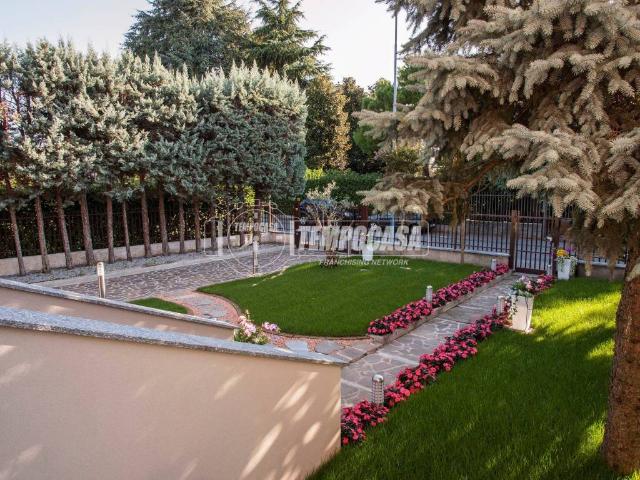 Villa in vendita a Brugherio MB