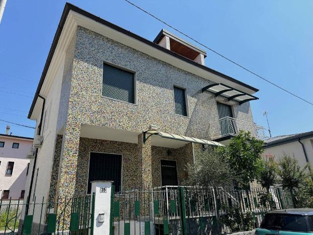 Villa in vendita a Brugherio MB