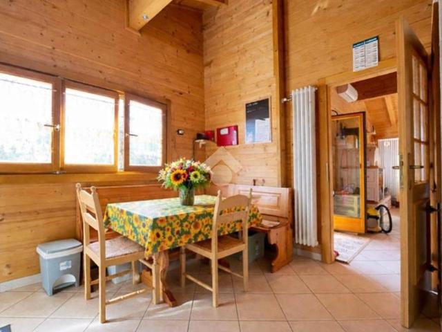 Villa in vendita a Brusimpiano VA