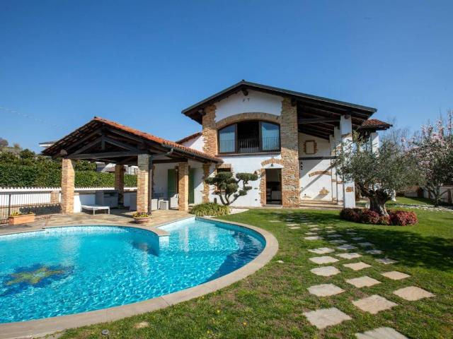 Villa in vendita a Bra CN