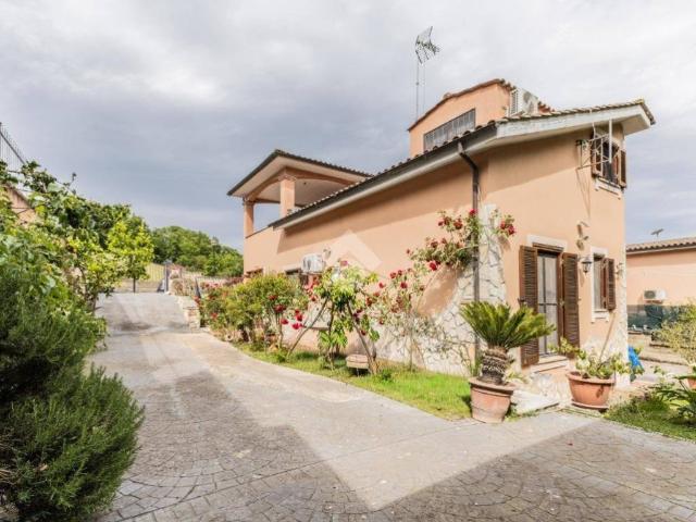 Villa in vendita a Bracciano RM
