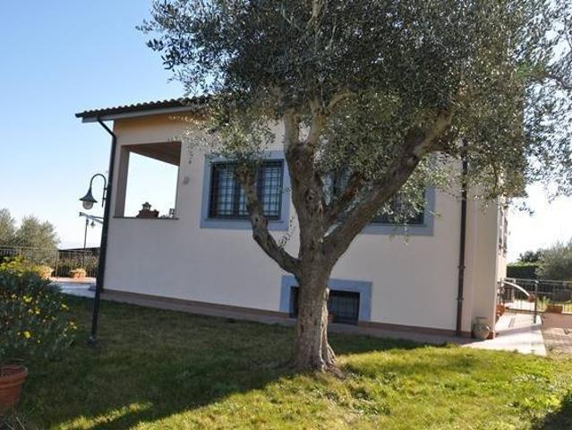Villa in vendita a Bracciano RM
