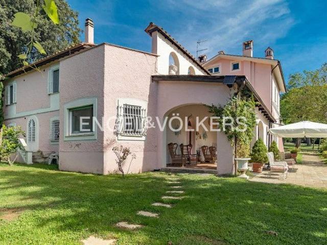 Villa in vendita a Bracciano