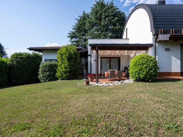 Villa in vendita a Brebbia VA