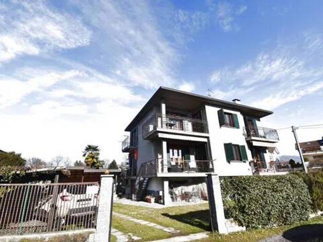 Villa in vendita a Brebbia VA