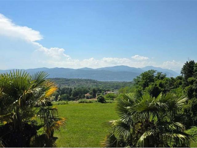 Villa in vendita a Brebbia VA