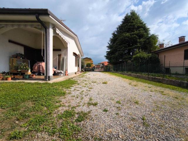 Villa in vendita a Bregnano CO