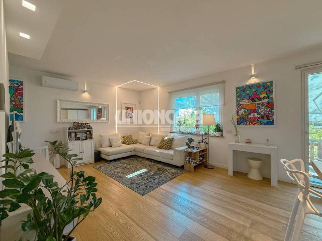 Villa in vendita a Bregnano CO