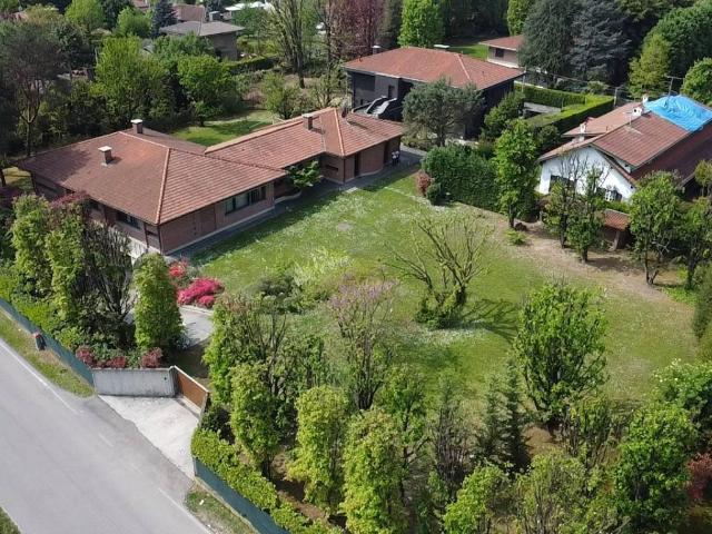 Villa in vendita a Bregnano CO
