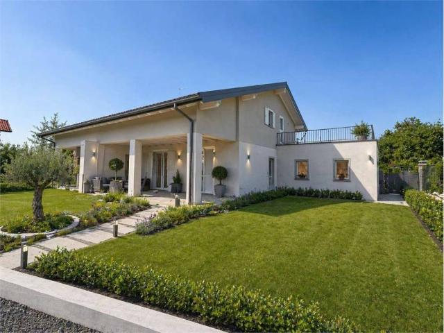Villa in vendita a Bregnano CO