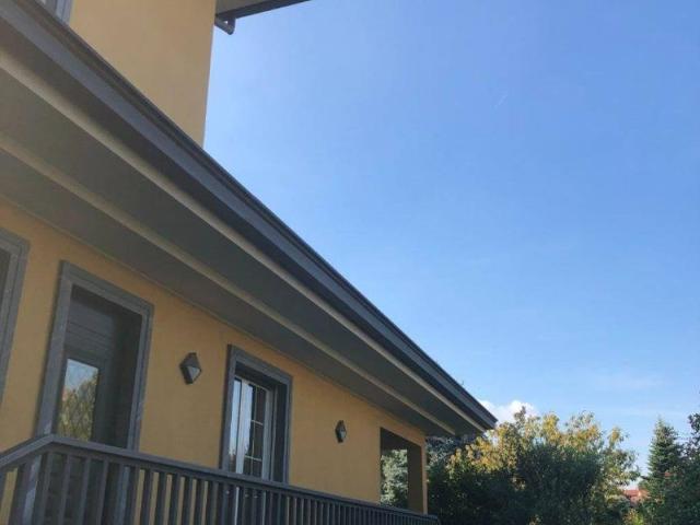 Villa in vendita a Bregnano CO