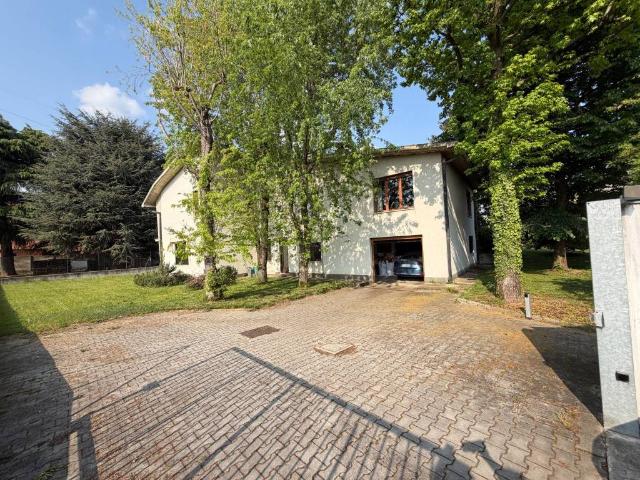 Villa in vendita a Brembate BG