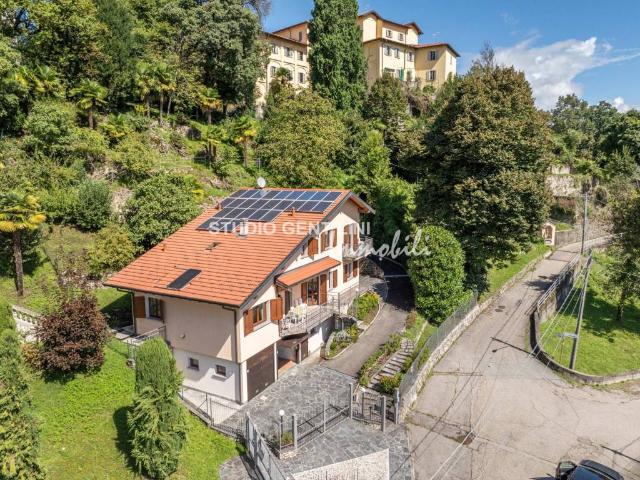 Villa in vendita a Brezzo di Bedero VA