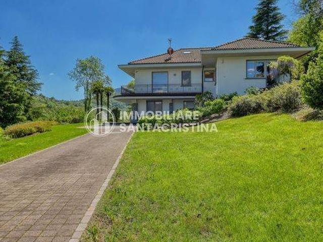 Villa in vendita a Brezzo di Bedero VA