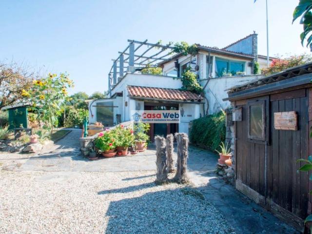 Villa in vendita a Brezzo di Bedero VA