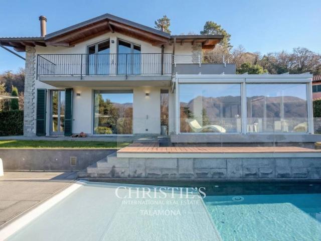 Villa in vendita a Brezzo di Bedero VA