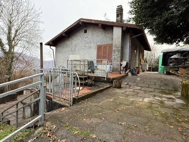 Villa in vendita a Brissago Valtravaglia VA