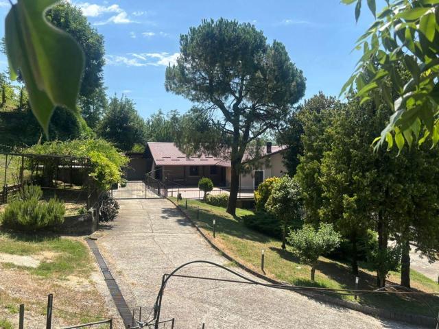 Villa in vendita a Broni