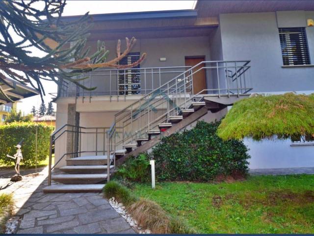 Villa in vendita a Buguggiate VA
