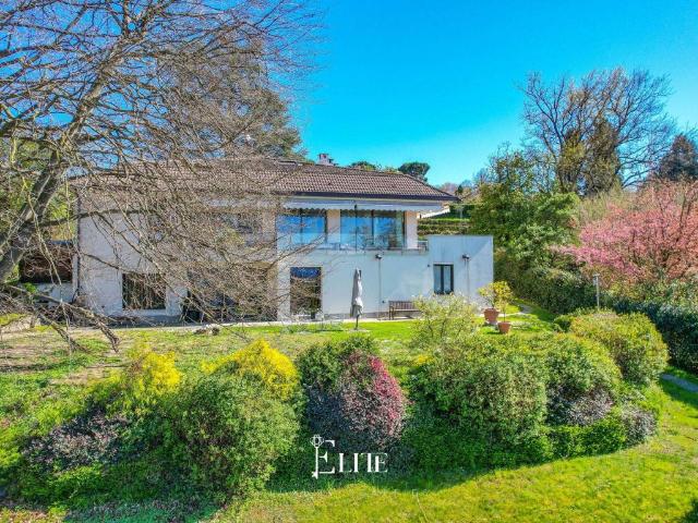 Villa in vendita a Buguggiate VA