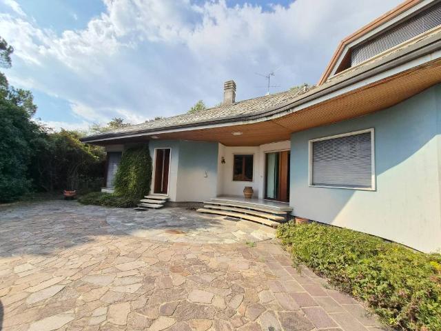 Villa in vendita a Bulciago LC
