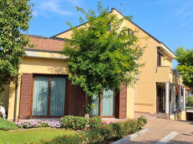 Villa in vendita a Burago di Molgora MB