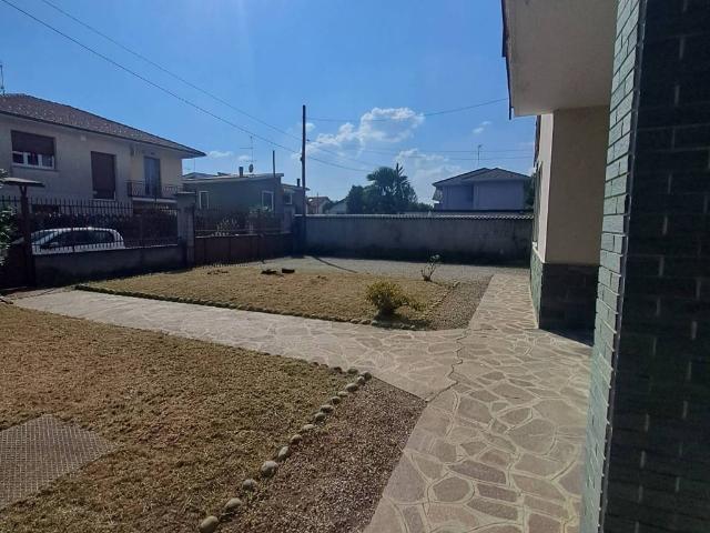 Villa in vendita a Buscate MI