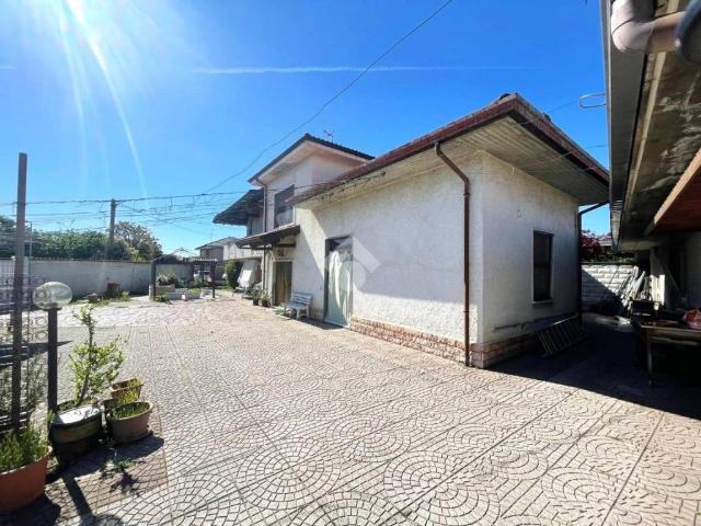 Villa in vendita a Busto Garolfo MI