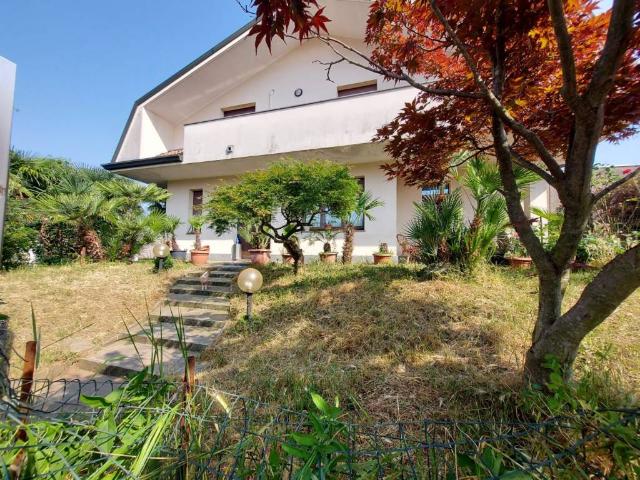 Villa in vendita a Busto Garolfo MI