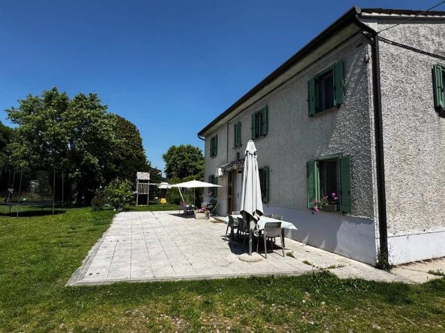 Villa in vendita a Goito MN