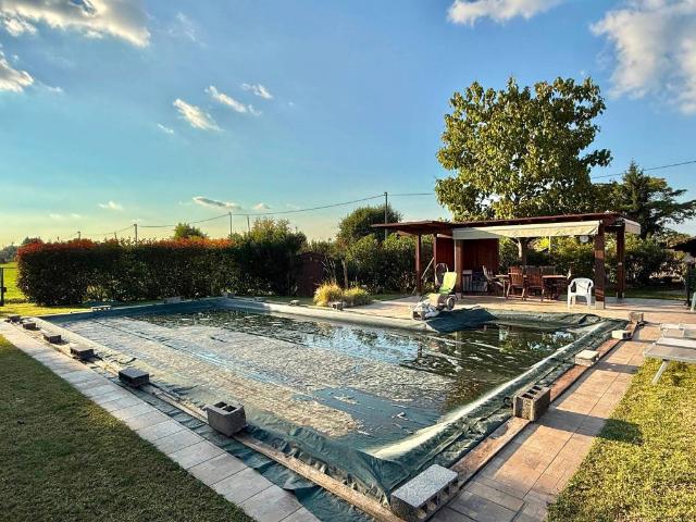 Villa in vendita a Goito MN