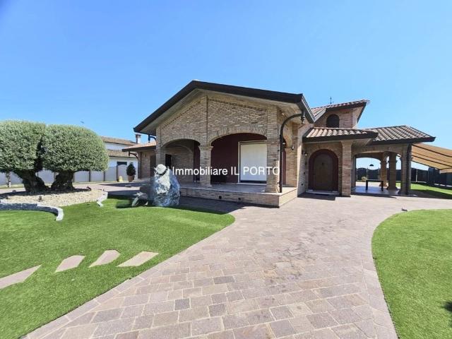 Villa in vendita a Goro