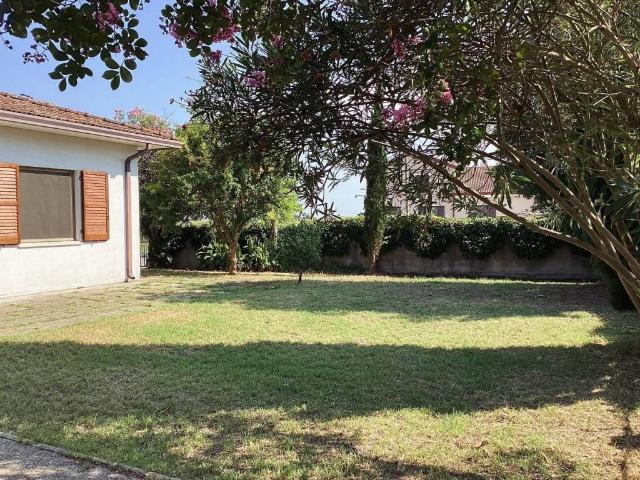 Villa in vendita a Goro FE