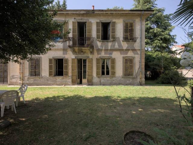Villa in vendita a Gorla Minore VA