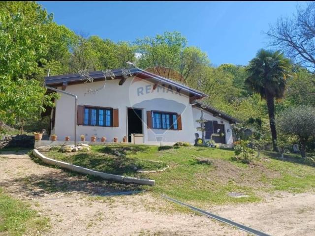 Villa in vendita a Gavirate