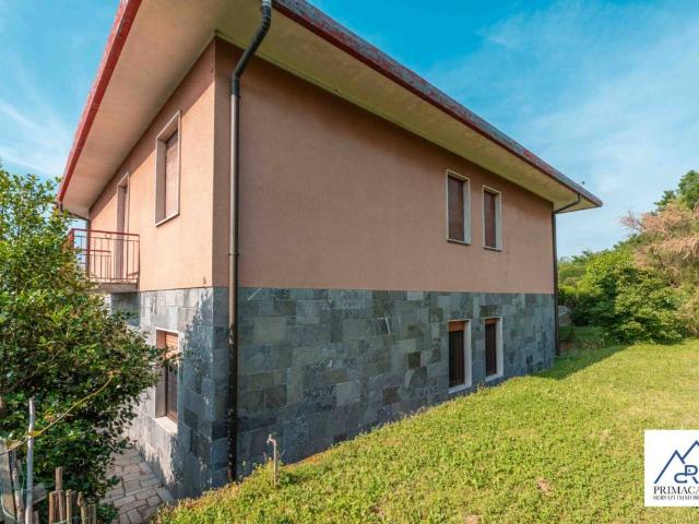Villa in vendita a Gavirate VA