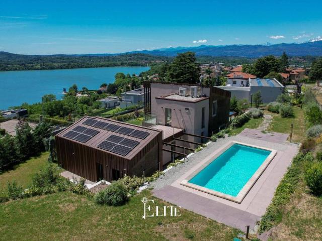 Villa in vendita a Gavirate VA