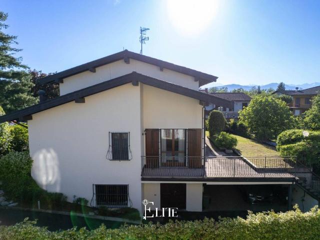 Villa in vendita a Gavirate VA
