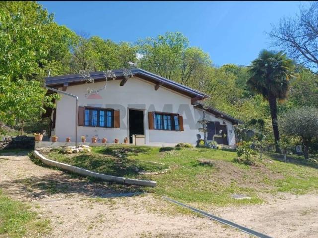 Villa in vendita a Gavirate VA