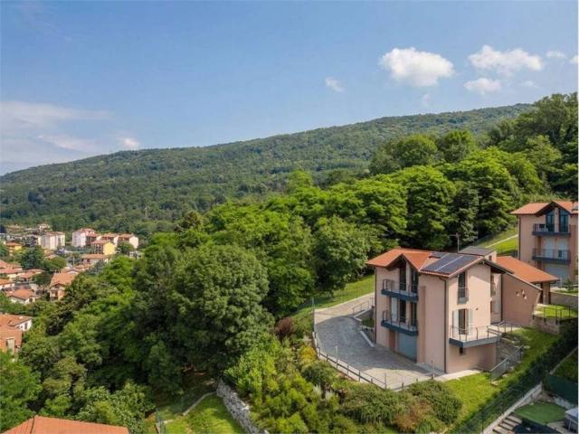 Villa in vendita a Gavirate VA