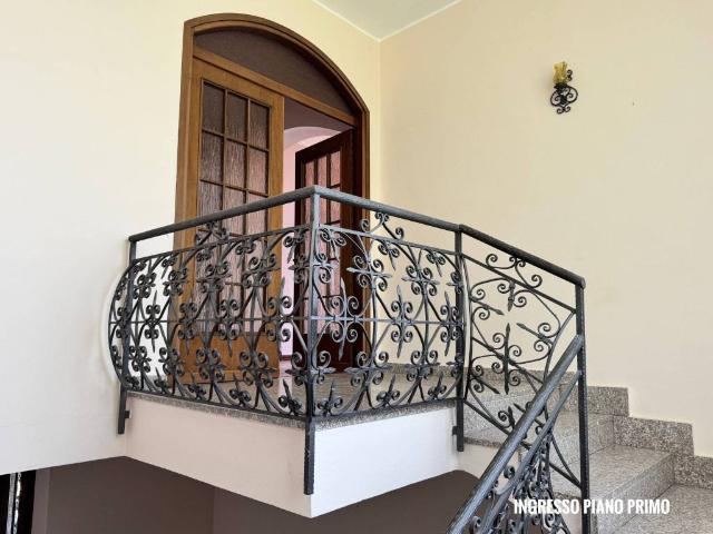Villa in vendita a Gavirate VA