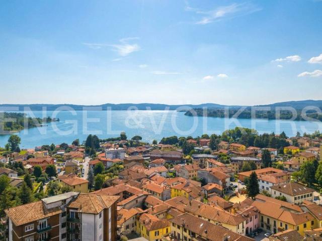 Villa in vendita a Gavirate VA