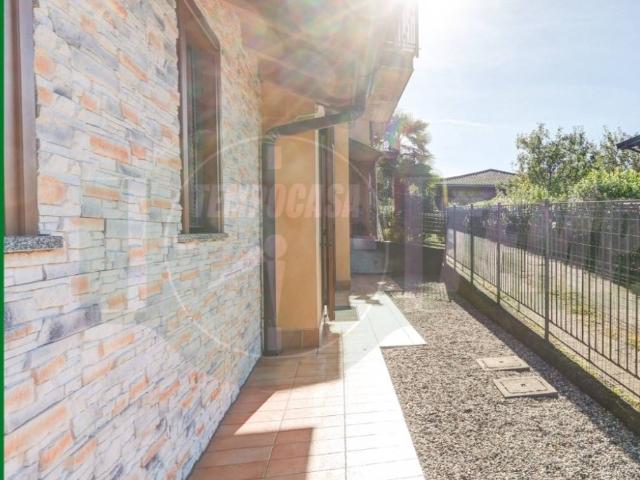 Villa in vendita a Gavirate VA