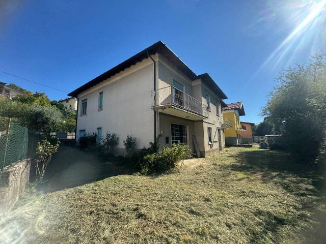 Villa in vendita a Gavirate VA