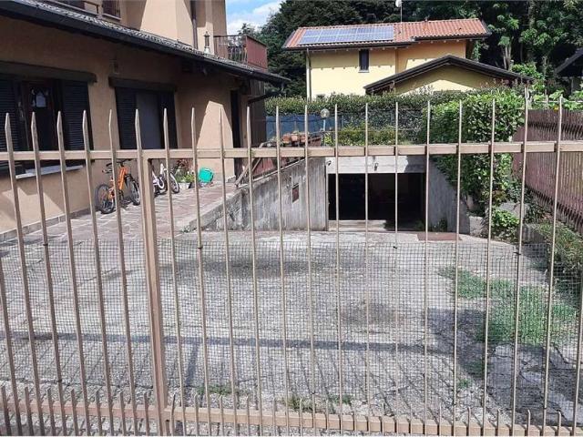 Villa in vendita a Gavirate VA