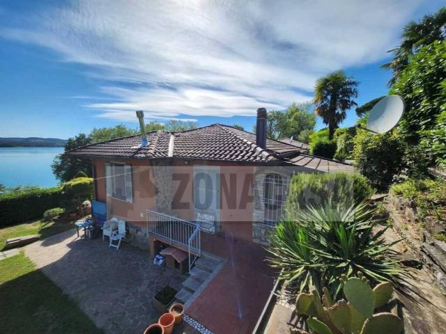 Villa in vendita a Gavirate VA
